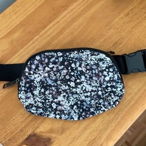 Lululemon Everywhere Belt Bag 1L